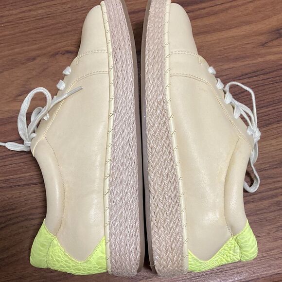 Franco Sarto NWOT Quinn Sneakers in Lemonade Leather. Woman’s size 7 M. - Picture 6 of 7